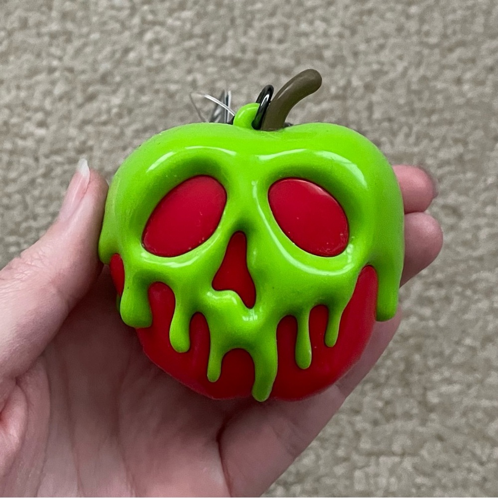 Bath & Body Works Disney Villains Poison Apple Glow-In-The-Dark PocketBac Holder - Picture 6 of 16